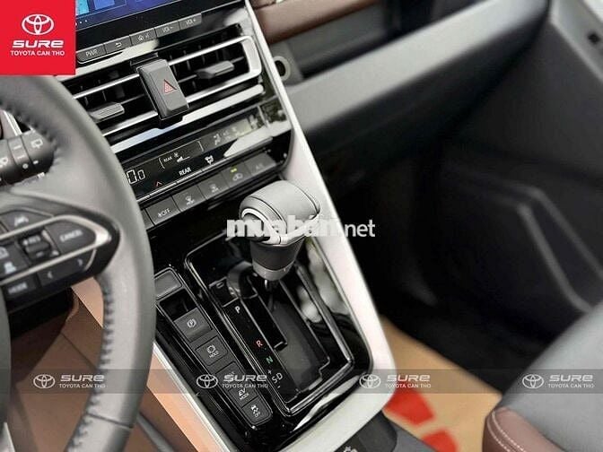 Toyota Innova Cross Hybrid 2026 Bạc 1.000 km