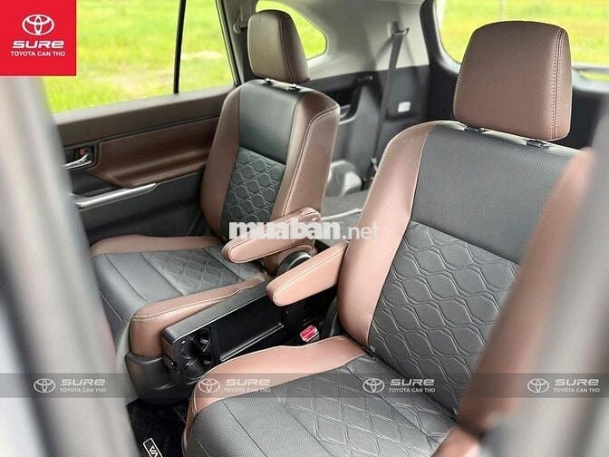Toyota Innova Cross Hybrid 2026 Bạc 1.000 km
