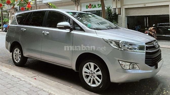 Gia đình bán xe Toyota Innova 2.0E đời cuối 2017 90%new