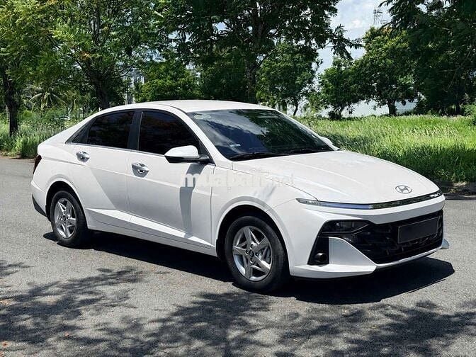 Hyundai Accent 2025 Số tự động 10.000 km Trắng