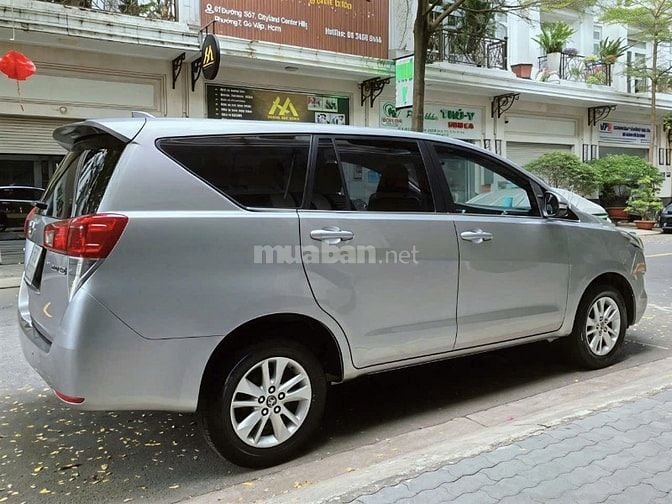 Gia đình bán xe Toyota Innova 2.0E đời cuối 2017 90%new