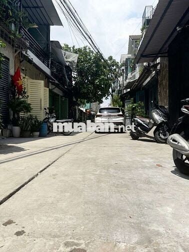 nhà mới 2 tầng ở ngay, sát EAON Tân Phú 