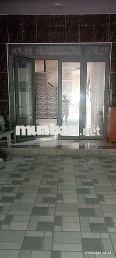 Nhà nguyên căn có 4 phòng ngủ, 3 tolet, 1 phòng bếp, một gara để xe 