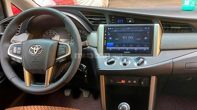 Gia đình bán xe Toyota Innova 2.0E đời cuối 2017 90%new