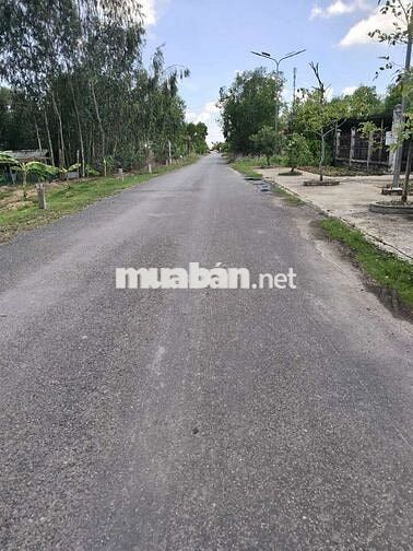 Đất mặt tiền đường bờ kênh 8 mét.