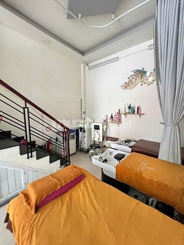 SANG NHÀ NGUYÊN CĂN LÀM SPA – MẶT TIỀN VĨNH HỘI Q4