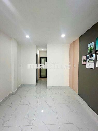 Chính chủ cần bán gấp nhà quận 11, nhà 3 tầng sát mặt tiền