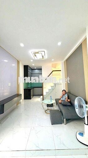 Chính chủ cần bán gấp nhà quận 11, nhà 3 tầng sát mặt tiền