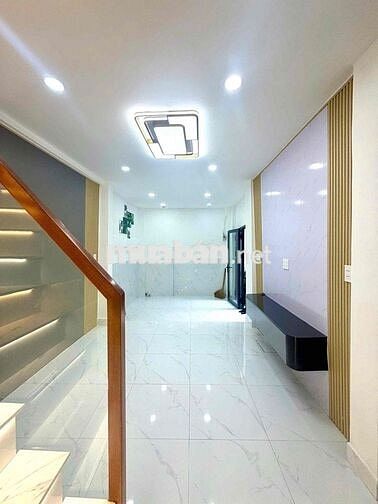 Chính chủ cần bán gấp nhà quận 11, nhà 3 tầng sát mặt tiền