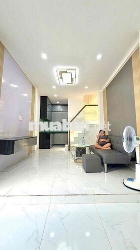 Chính chủ cần bán gấp nhà quận 11, nhà 3 tầng sát mặt tiền