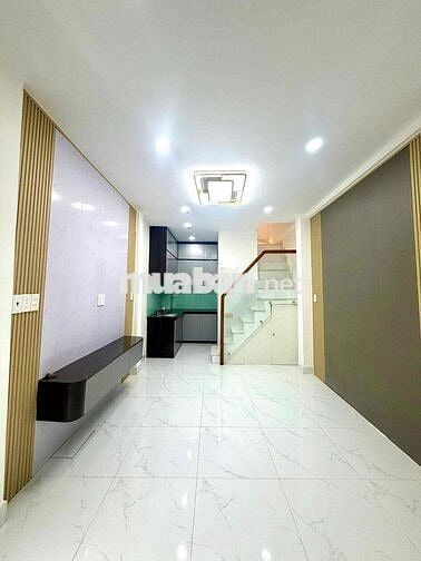 Chính chủ cần bán gấp nhà quận 11, nhà 3 tầng sát mặt tiền
