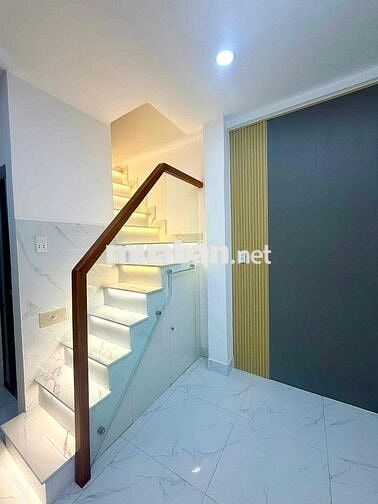 Chính chủ cần bán gấp nhà quận 11, nhà 3 tầng sát mặt tiền
