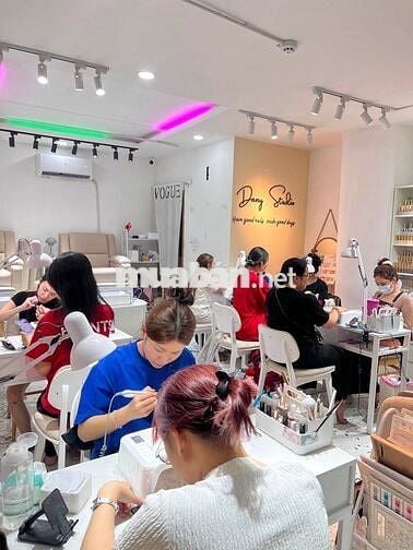 SANG NHƯỢNG TIỆM NAIL LƯỢNG KHÁCH SIÊU ĐÔNG NGAY KHU VỰC BÌNH THẠNH