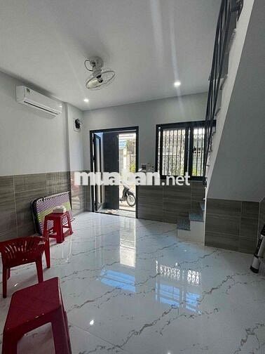 Nhà trệt lầu 4,5x7m 2phòng sẵn 3máy lạnh hẻm ô tô Cách mạng tháng 8
