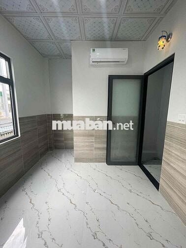 Nhà trệt lầu 4,5x7m 2phòng sẵn 3máy lạnh hẻm ô tô Cách mạng tháng 8