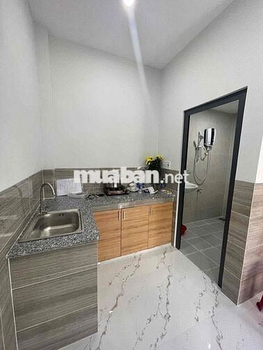 Nhà trệt lầu 4,5x7m 2phòng sẵn 3máy lạnh hẻm ô tô Cách mạng tháng 8