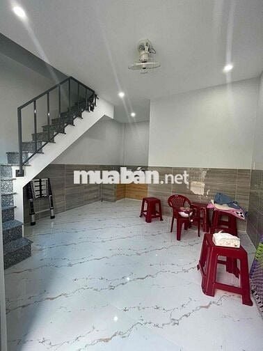 Nhà trệt lầu 4,5x7m 2phòng sẵn 3máy lạnh hẻm ô tô Cách mạng tháng 8