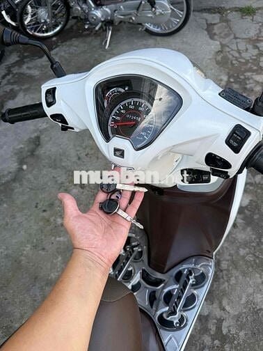 Honda Vision 2017/ Ngay Chủ Zin Đẹp Bs65