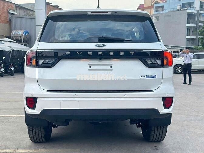 Ford Everest Ambiente 2025 Trắng