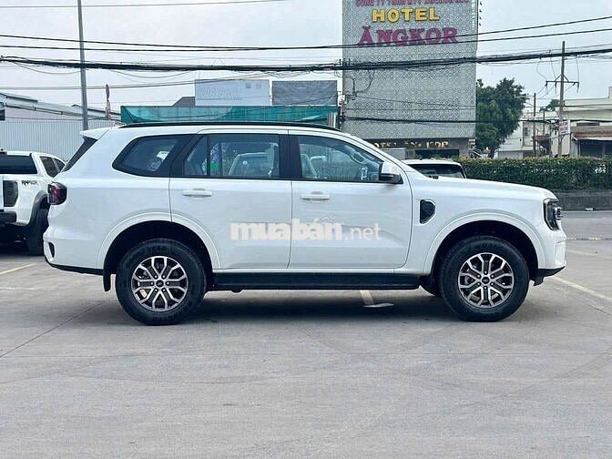 Ford Everest Ambiente 2025 Trắng