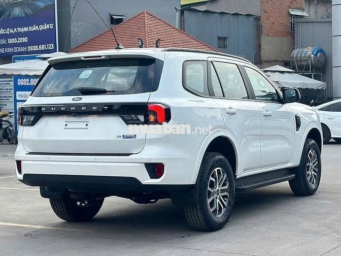 Ford Everest Ambiente 2025 Trắng