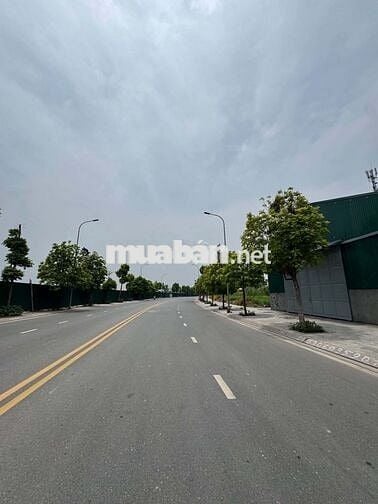 Chính chủ bán đất Cự Khối 120m², mặt tiền 9m, đối diện công viên hồ