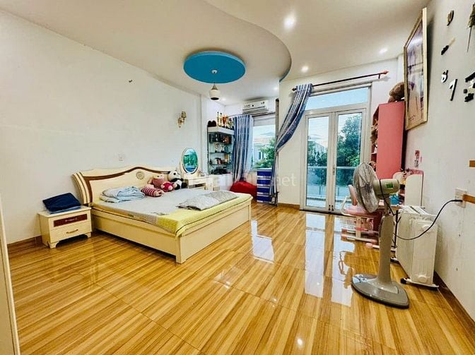 Định cư nước ngoài nhượng lại nhà 3 tầng full nội thất - đủ tiện nghi