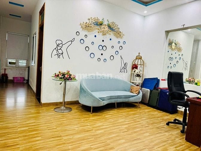 Định cư nước ngoài nhượng lại nhà 3 tầng full nội thất - đủ tiện nghi