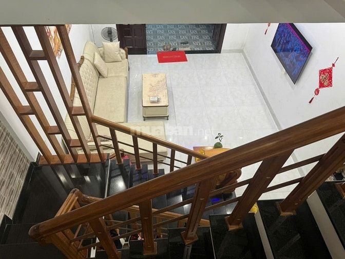 Định cư nước ngoài nhượng lại nhà 3 tầng full nội thất - đủ tiện nghi