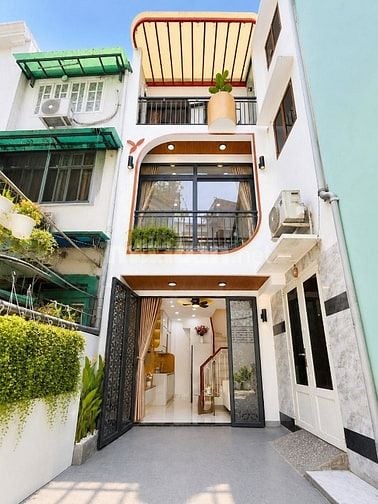  VÀI BƯỚC CHÂN RA MẶT TIỀN - 3 TẦNG - 2PN -3WC  FULL NỘI THẤT CAO CẤP 