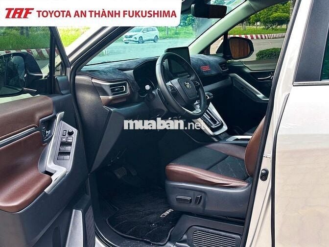 Toyota Innova Cross Hybrid 2024 Bạc 32.000km