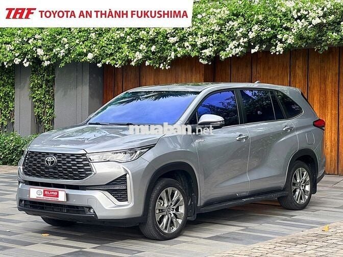 Toyota Innova Cross Hybrid 2024 Bạc 32.000km