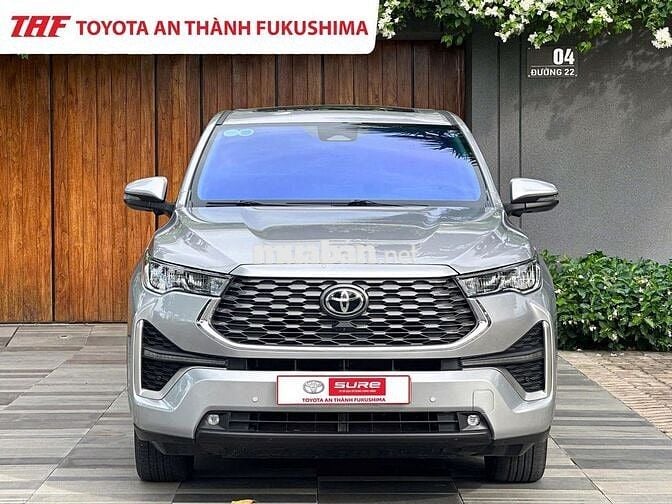 Toyota Innova Cross Hybrid 2024 Bạc 32.000km