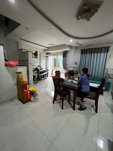 GẦN VÒNG XOAY PHẠM VĂN ĐỒNG - 46m2- 2 tầng - 4 tỷ