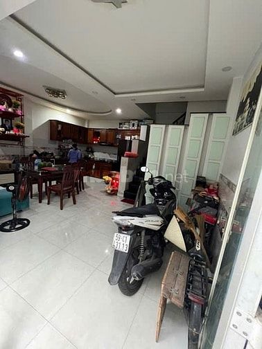 GẦN VÒNG XOAY PHẠM VĂN ĐỒNG - 46m2- 2 tầng - 4 tỷ