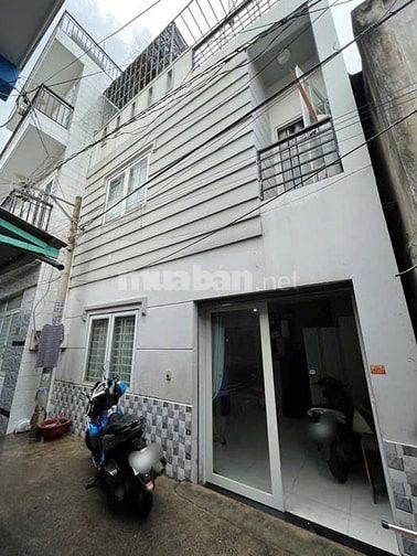 GẦN VÒNG XOAY PHẠM VĂN ĐỒNG - 46m2- 2 tầng - 4 tỷ