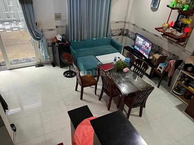 GẦN VÒNG XOAY PHẠM VĂN ĐỒNG - 46m2- 2 tầng - 4 tỷ