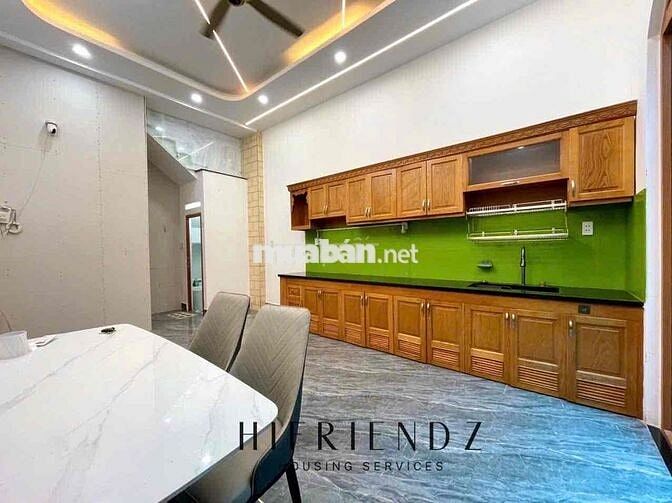 PHÒNG TRỆT CÓ SÂN VƯỜN NGAY ĐẦM SEN - ĐH VĂN HIẾN