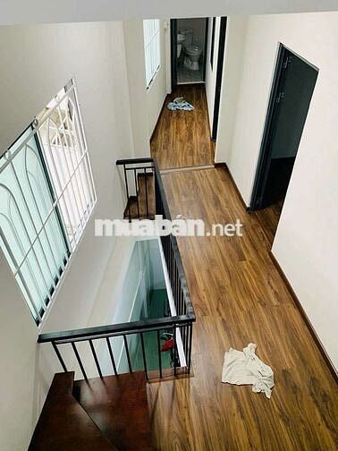 Cho thuê 1 phòng trong nhà hẻm 81 Huỳnh Mẫn Đạt sát trung tâm Quận 1