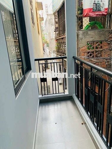 Cho thuê 1 phòng trong nhà hẻm 81 Huỳnh Mẫn Đạt sát trung tâm Quận 1