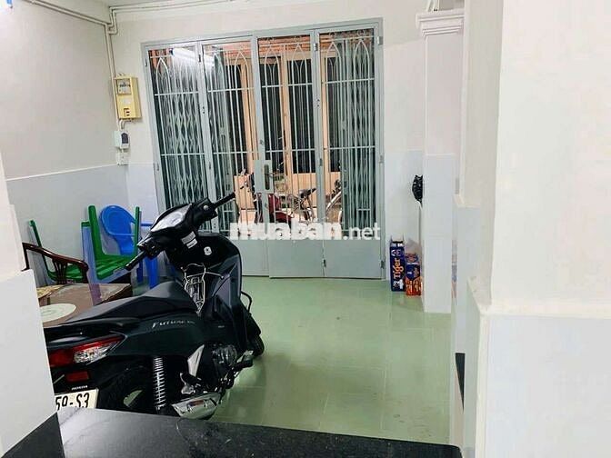 Cho thuê 1 phòng trong nhà hẻm 81 Huỳnh Mẫn Đạt sát trung tâm Quận 1