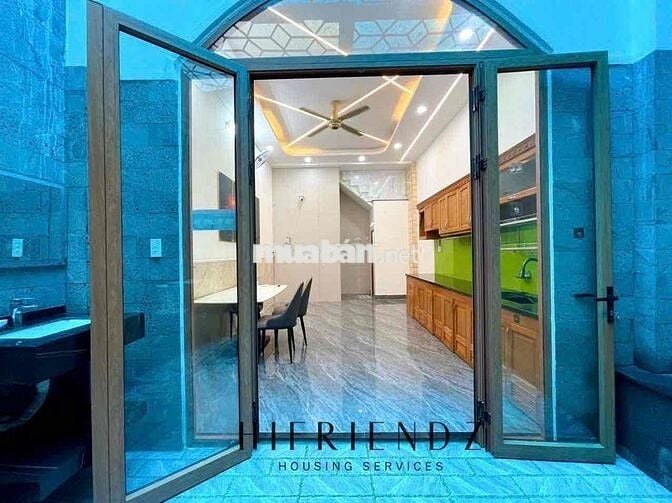 PHÒNG TRỆT CÓ SÂN VƯỜN NGAY ĐẦM SEN - ĐH VĂN HIẾN
