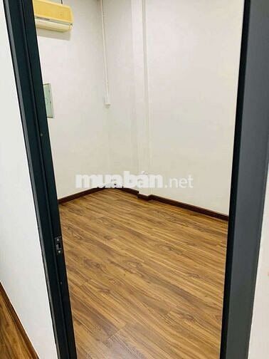 Cho thuê 1 phòng trong nhà hẻm 81 Huỳnh Mẫn Đạt sát trung tâm Quận 1