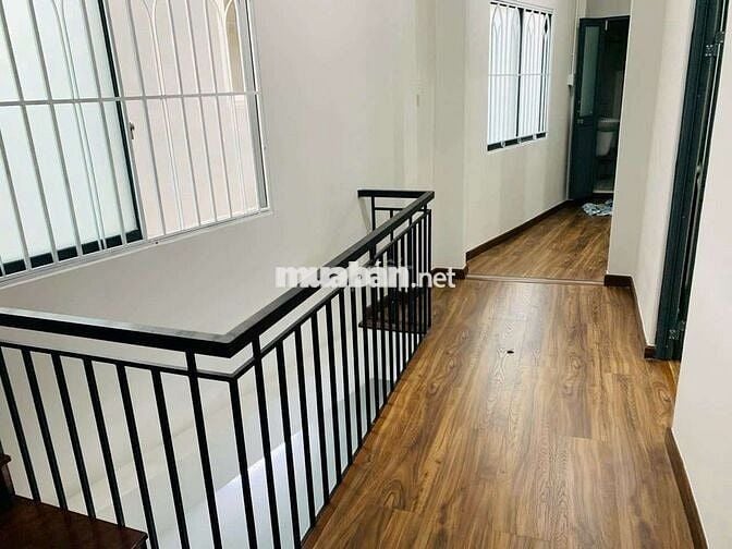 Cho thuê 1 phòng trong nhà hẻm 81 Huỳnh Mẫn Đạt sát trung tâm Quận 1
