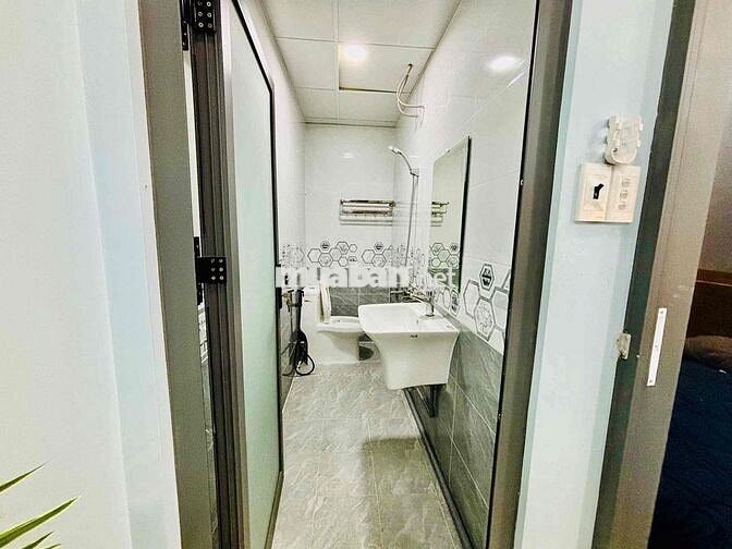 CHDV CỬA SỔ BAN CÔNG THOÁNG MÁT NẰM GẦN ĐƯỜNG SỐ 7 GẦN NHÀ THỜ PHAO LÔ