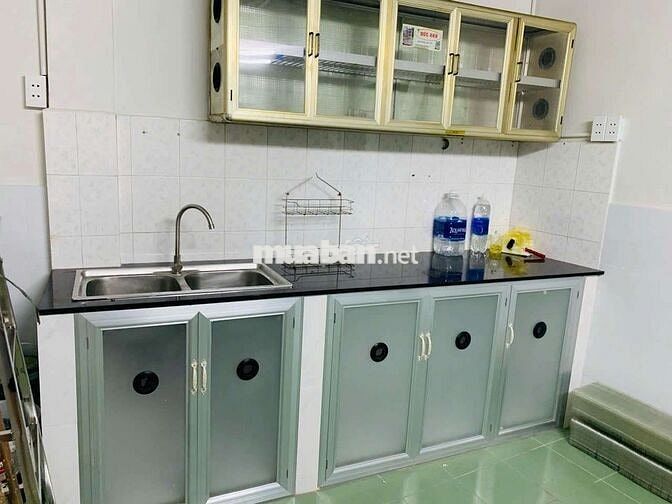 Cho thuê 1 phòng trong nhà hẻm 81 Huỳnh Mẫn Đạt sát trung tâm Quận 1