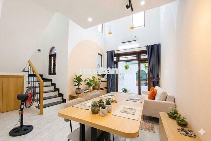 Chính chủ, Bán nhà mới toanh đường Đống Đa, DTSD 93m2, Full nội thất