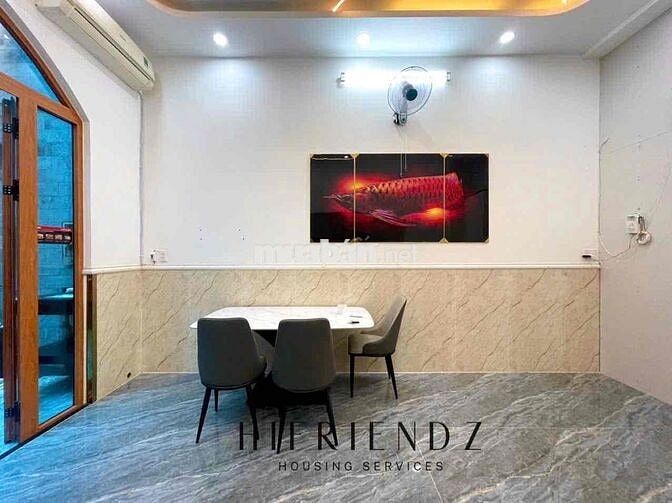 PHÒNG TRỆT CÓ SÂN VƯỜN NGAY ĐẦM SEN - ĐH VĂN HIẾN