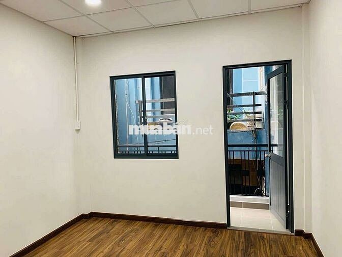 Cho thuê 1 phòng trong nhà hẻm 81 Huỳnh Mẫn Đạt sát trung tâm Quận 1