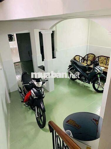 Cho thuê 1 phòng trong nhà hẻm 81 Huỳnh Mẫn Đạt sát trung tâm Quận 1
